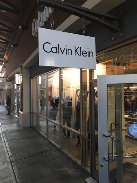 calvin klein store hours.